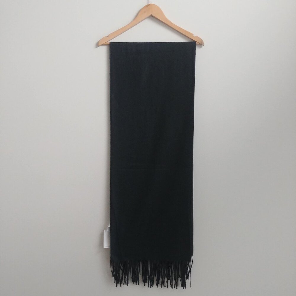 4/$20 NEW WITH TAGS Cleo large soft warm dark green scarf with fringe